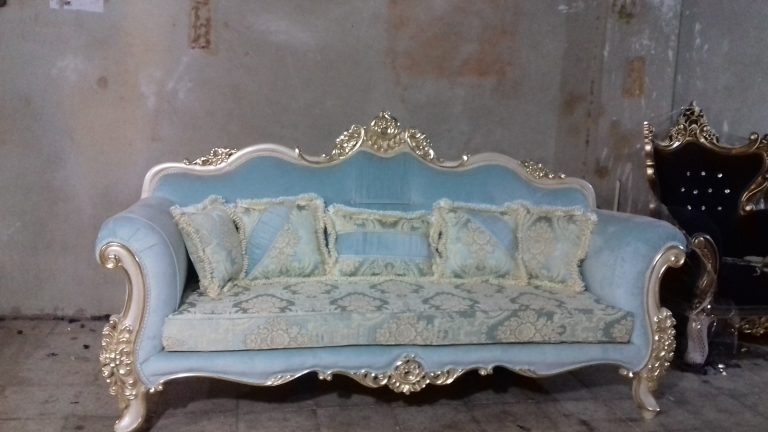 مبل کلاسیک مدل نگین دسته چوبی